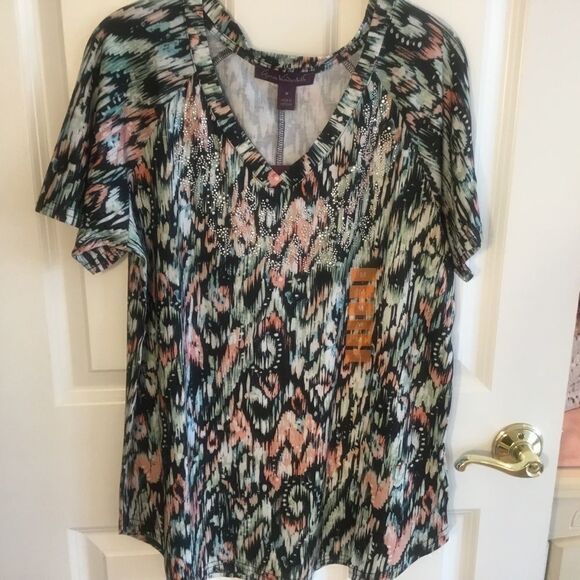 SALE. BUY 2/$30.  NWT Gloria Vanderbilt SS Tee Sz M Ikat Print - Picture 1 of 9